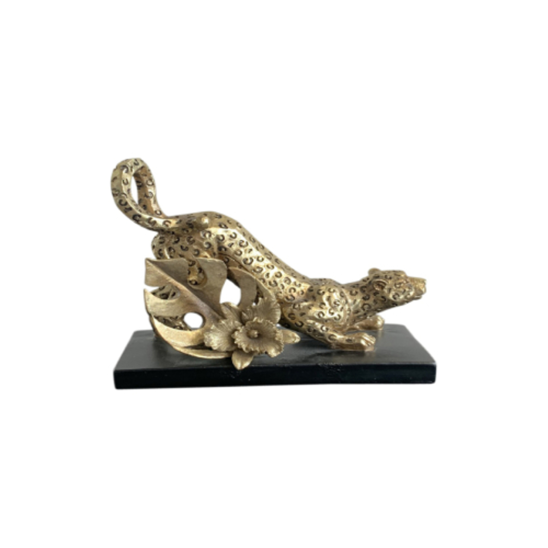 Luxe Cheetah With Decorative Leaves image 0